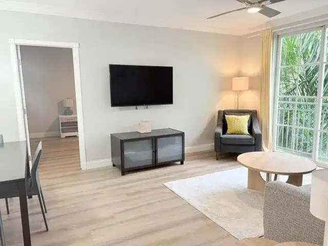 630 S Sapodilla Avenue, West Palm Beach FL 33401 photo 5