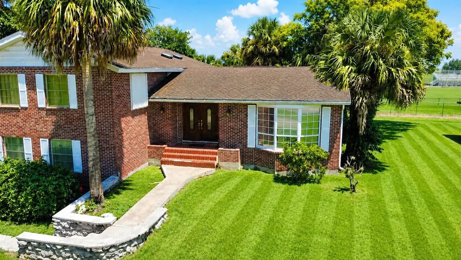 909 NE 3rd Street, Belle Glade FL 33430 photo 4
