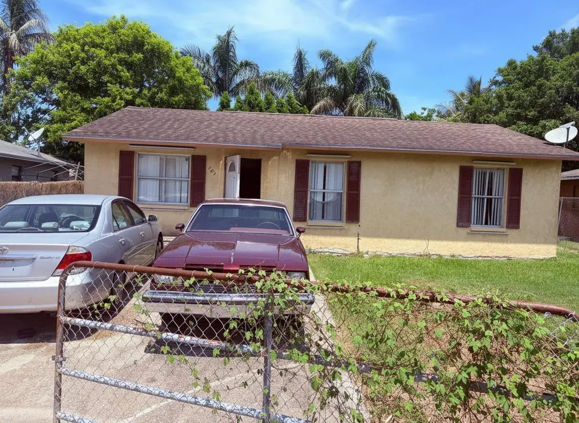 307 Seminole Court, Pahokee FL 33476