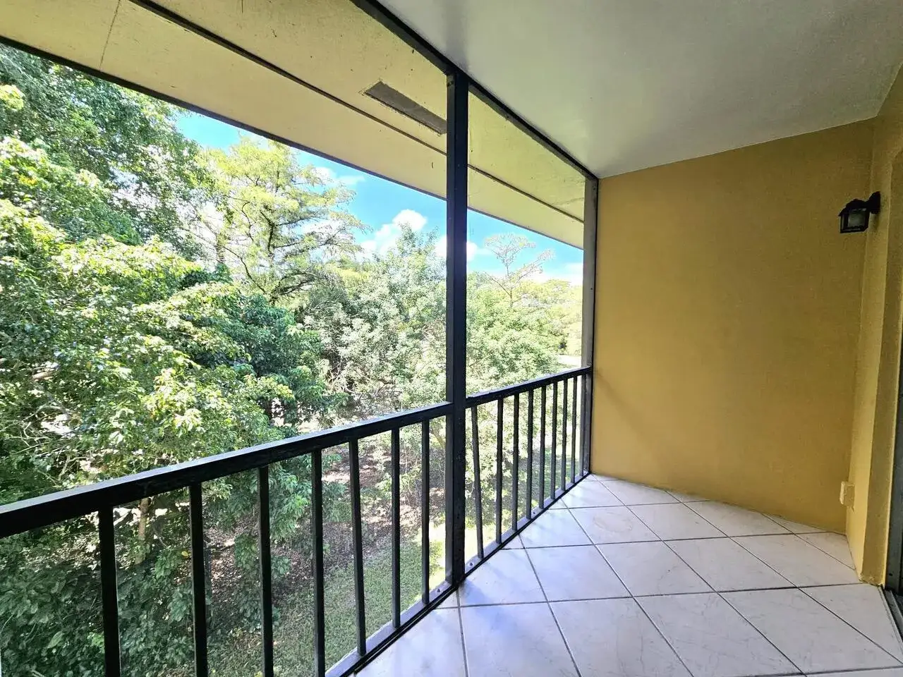 8000 S Colony Circle, Tamarac FL 33321