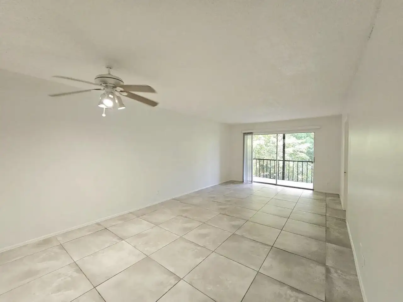 8000 S Colony Circle, Tamarac FL 33321 photo 3