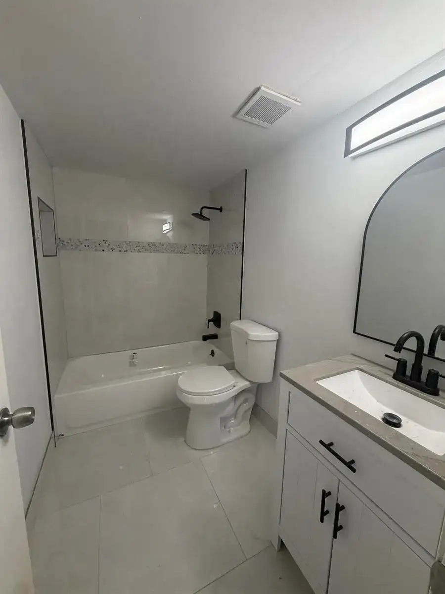 1303 NW 8TH Avenue, Fort Lauderdale FL 33311 photo 4