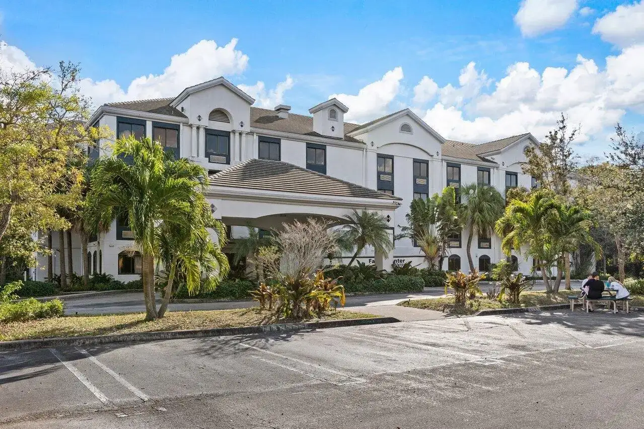 7051 N Seacrest Boulevard, Lantana FL 33462 photo 3