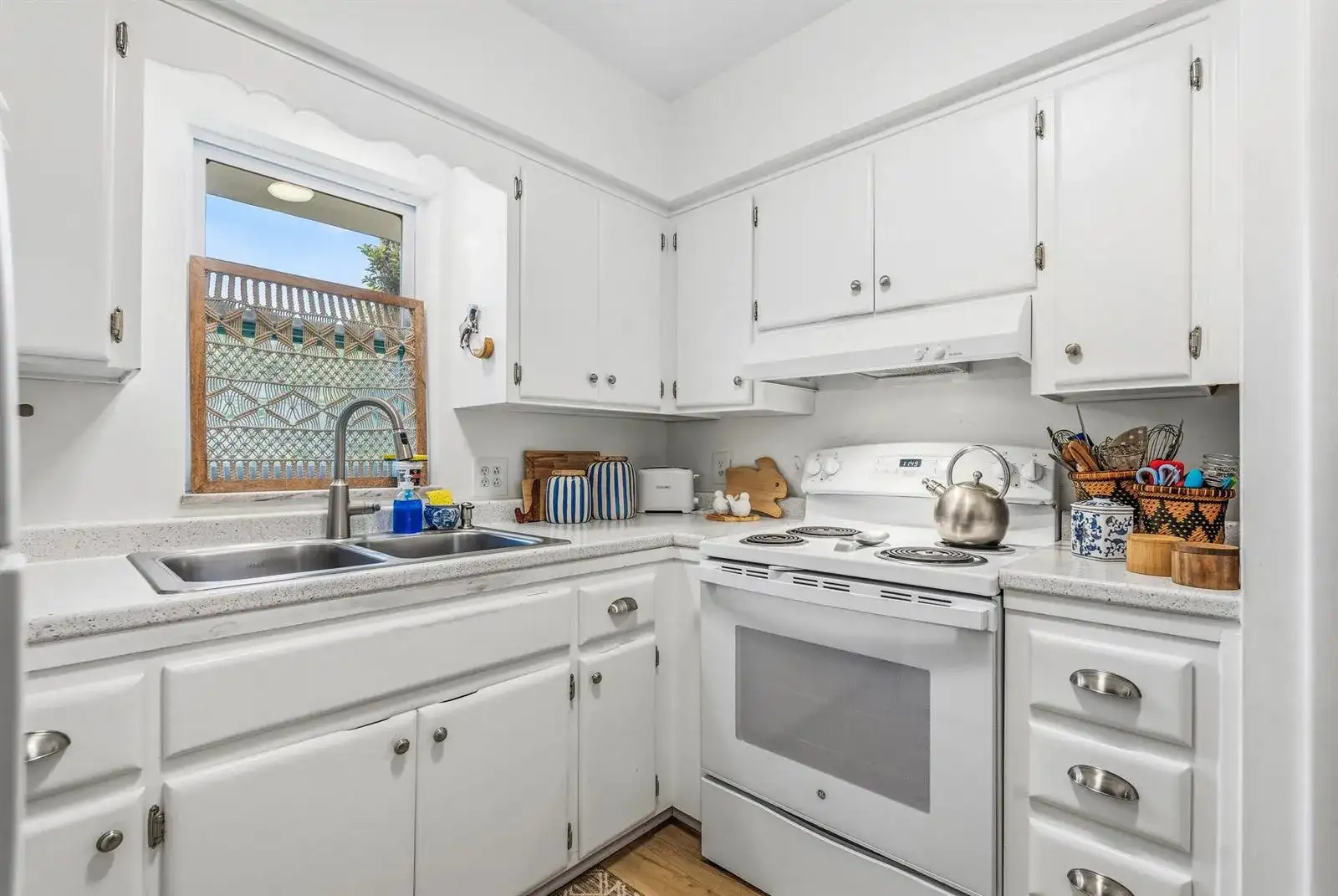 677 ROYAL PALM Boulevard # 7, Vero Beach FL 32960 photo 3