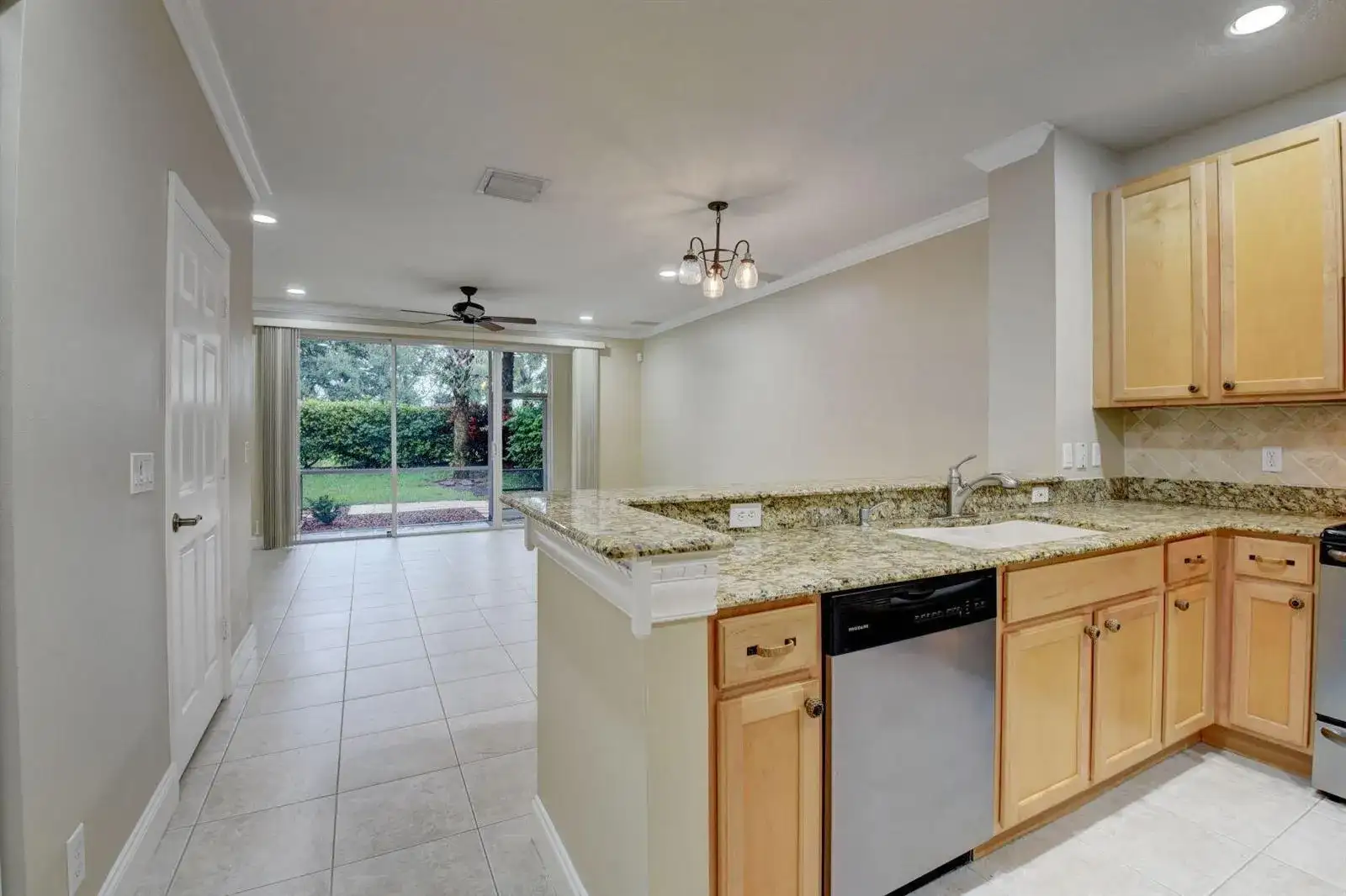 9113 Tremezzo Lane, Boynton Beach FL 33472 photo 5