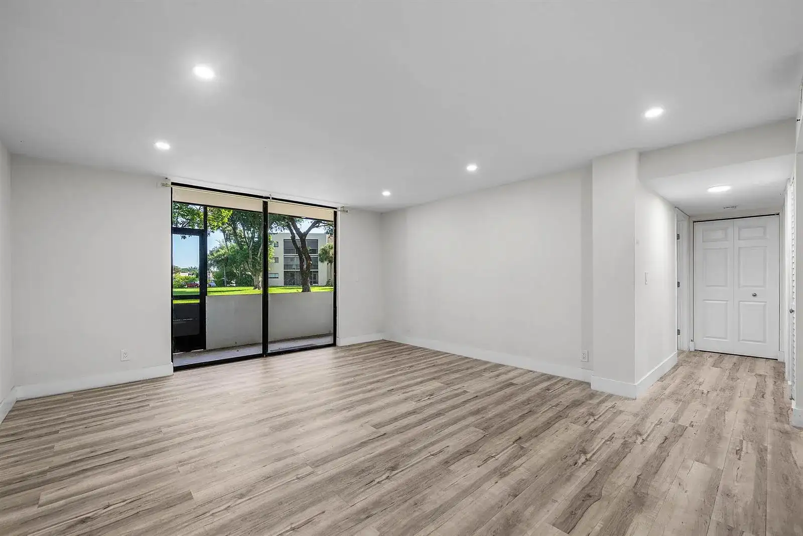 5190 LAS VERDES Circle # 105, Delray Beach FL 33484 photo 3