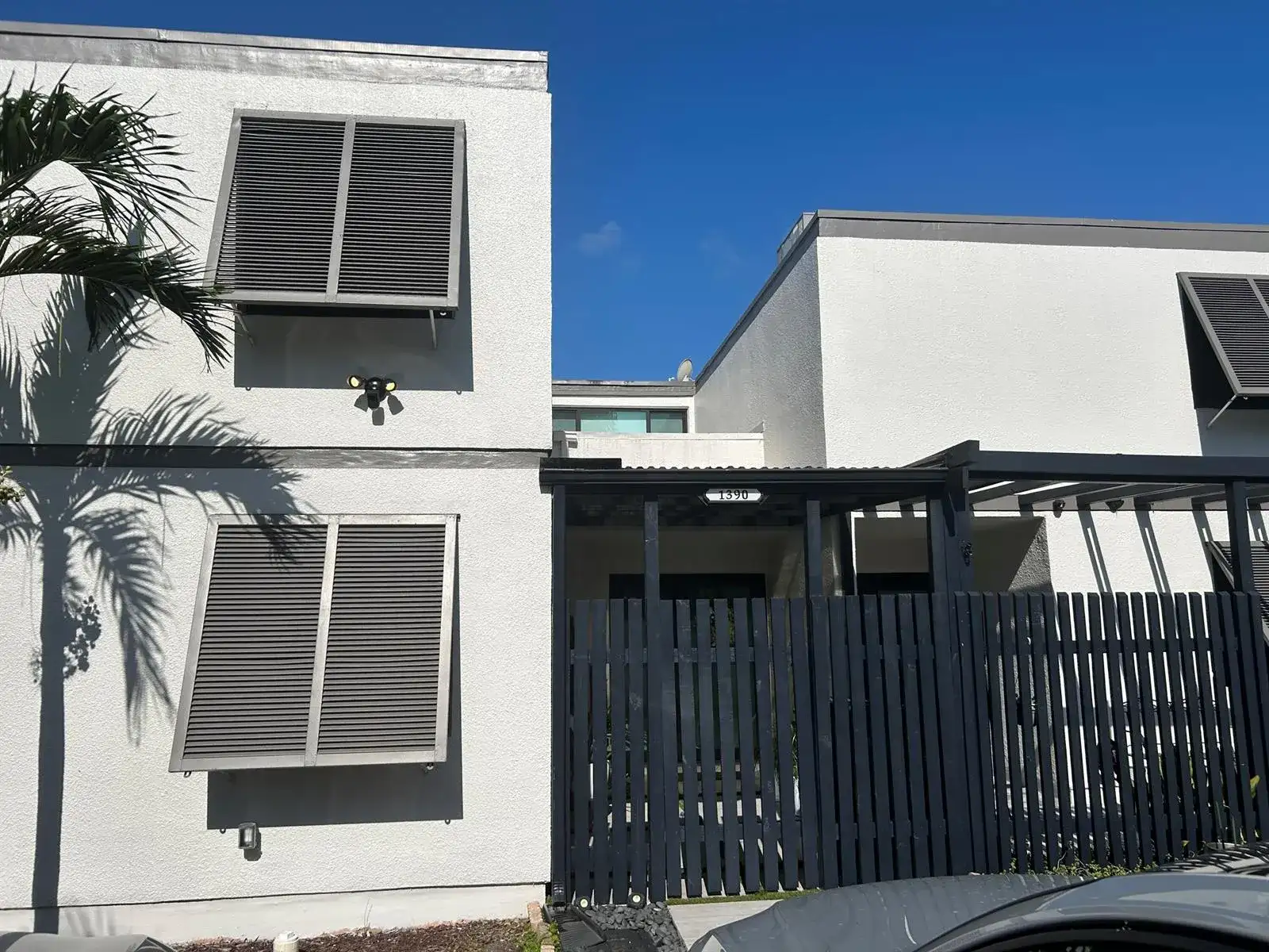 1390 E GOLFVIEW Drive, Pembroke Pines FL 33026 photo 2