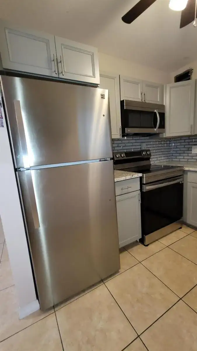 208 EASTHAMPTON I, West Palm Beach FL 33417 photo 2
