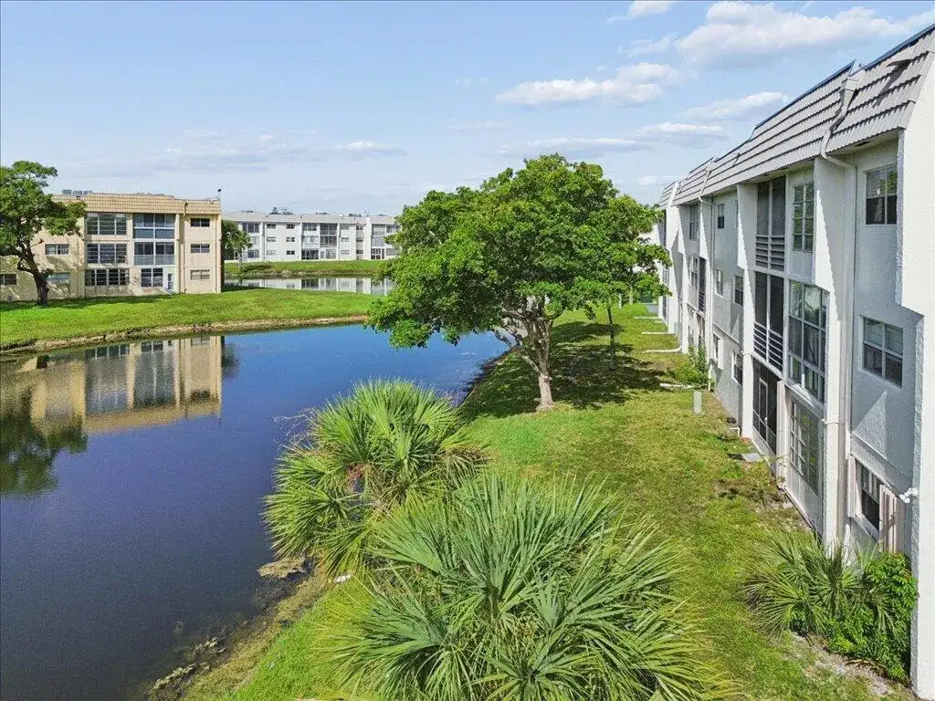 8510 Sunrise Lakes Boulevard # 301, Sunrise FL 33322 photo 2