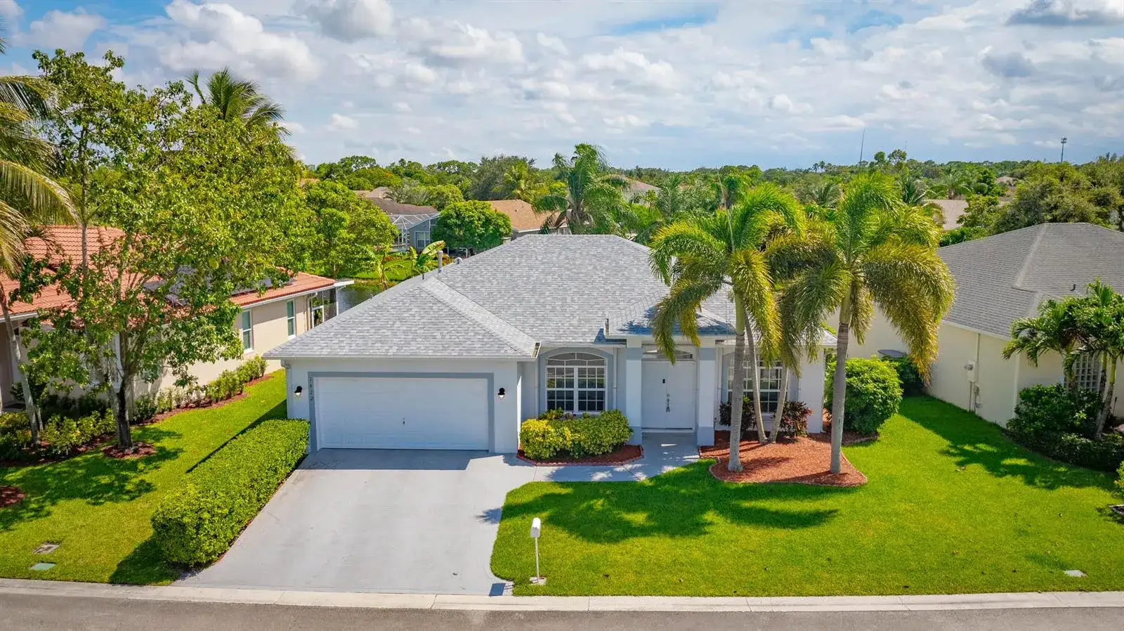 1422 Fairway Circle, FL 33413 photo 2