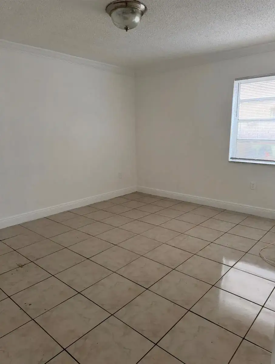 16118 NE 21ST Avenue # 5, North Miami Beach FL 33162 photo 2