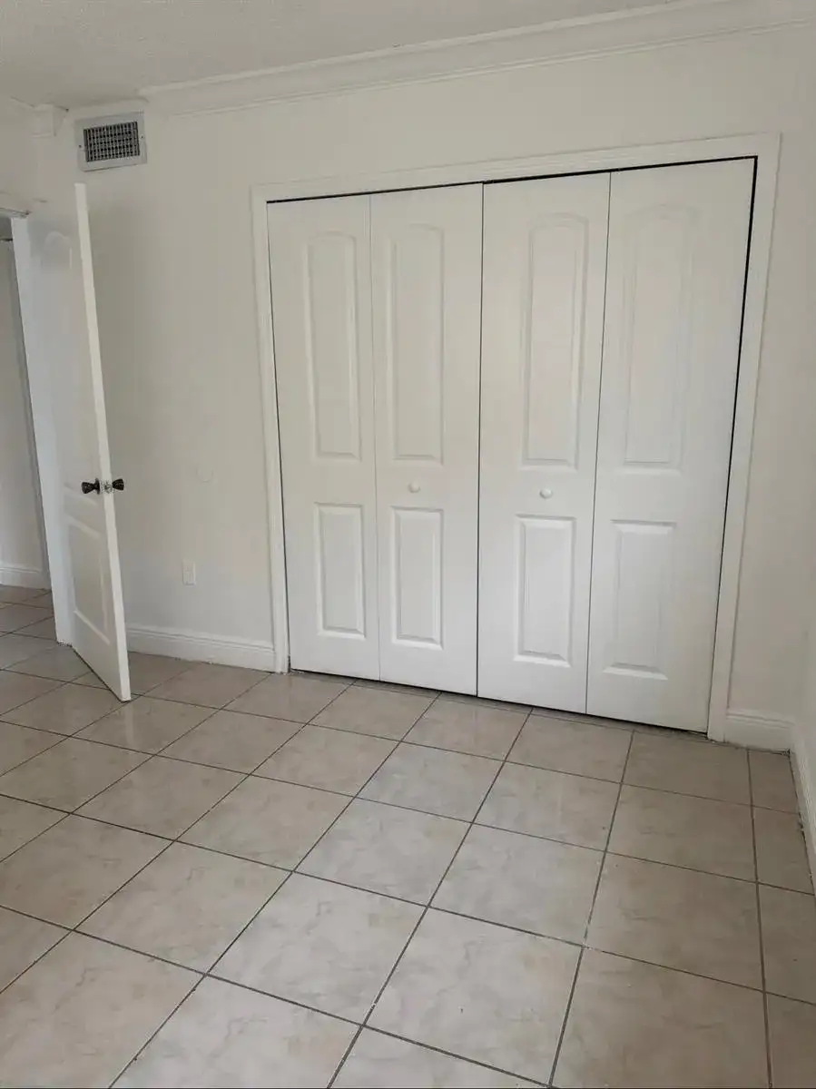 16118 NE 21ST Avenue # 5, North Miami Beach FL 33162 photo 3