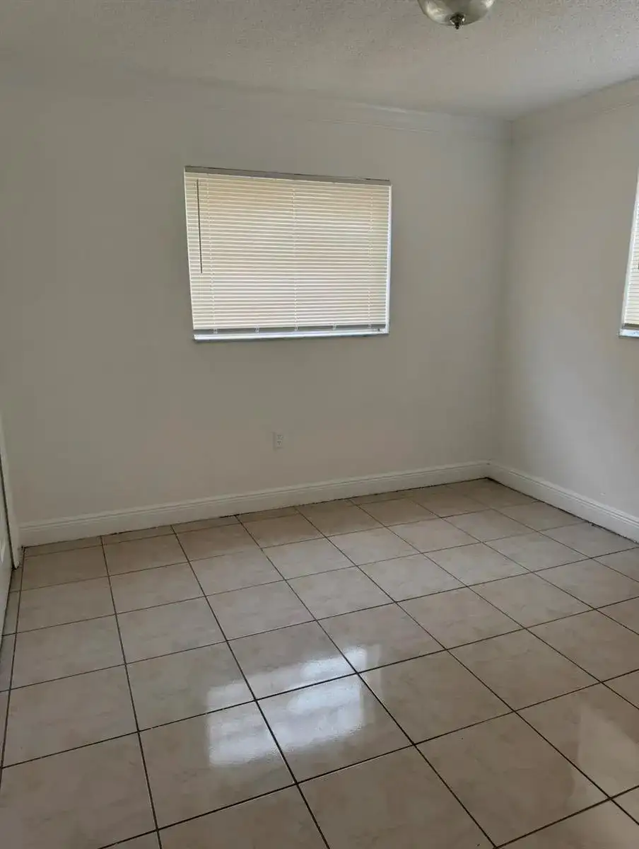 16118 NE 21ST Avenue # 5, North Miami Beach FL 33162 photo 4