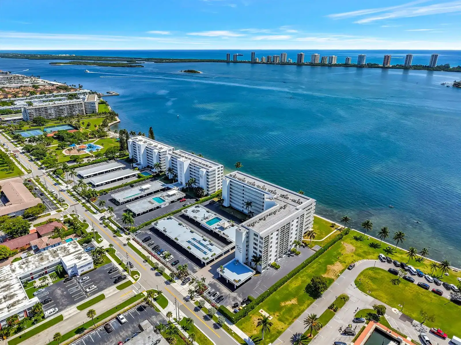 301 LAKE SHORE Drive # 302, Lake Park FL 33403