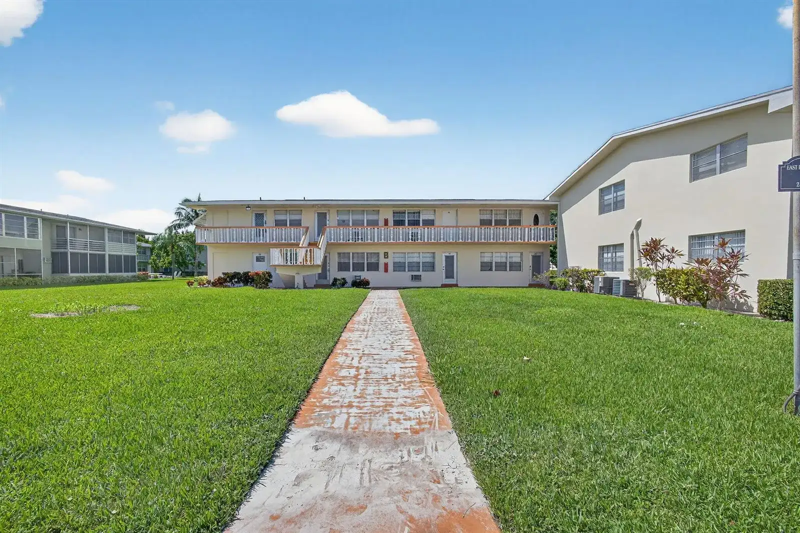 43 EASTHAMPTON B, West Palm Beach FL 33417 photo 2