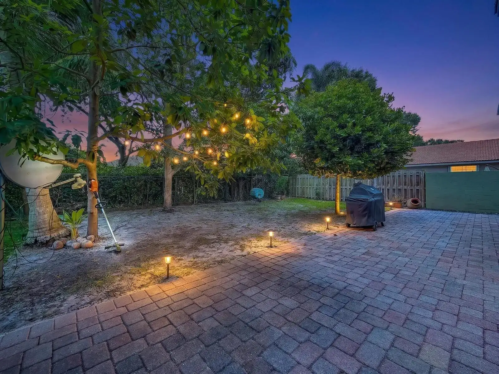 6657 LURAIS Drive, Lake Worth FL 33463 photo 2