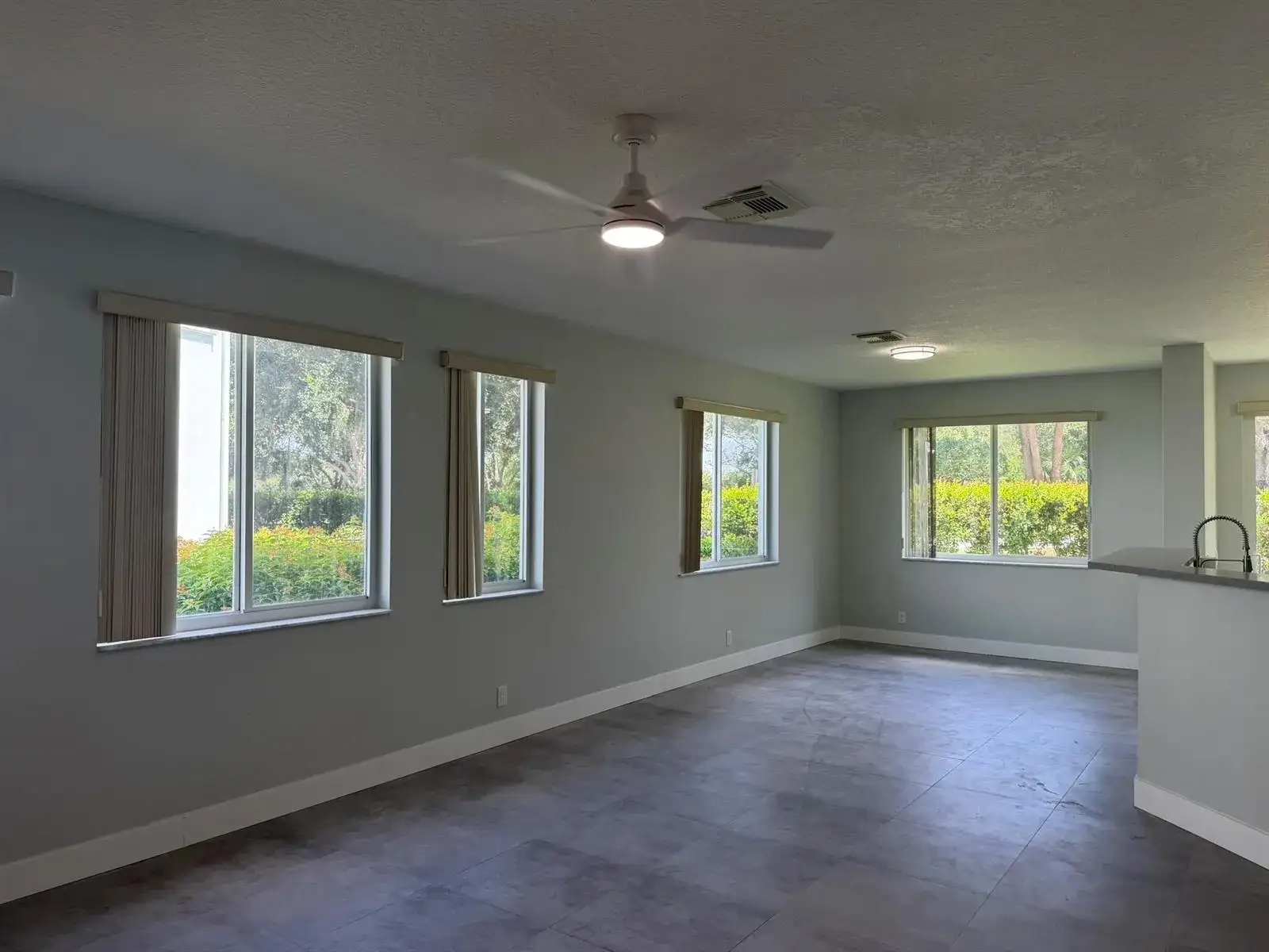 3251 LAUREL RIDGE Circle, Riviera Beach FL 33404 photo 3