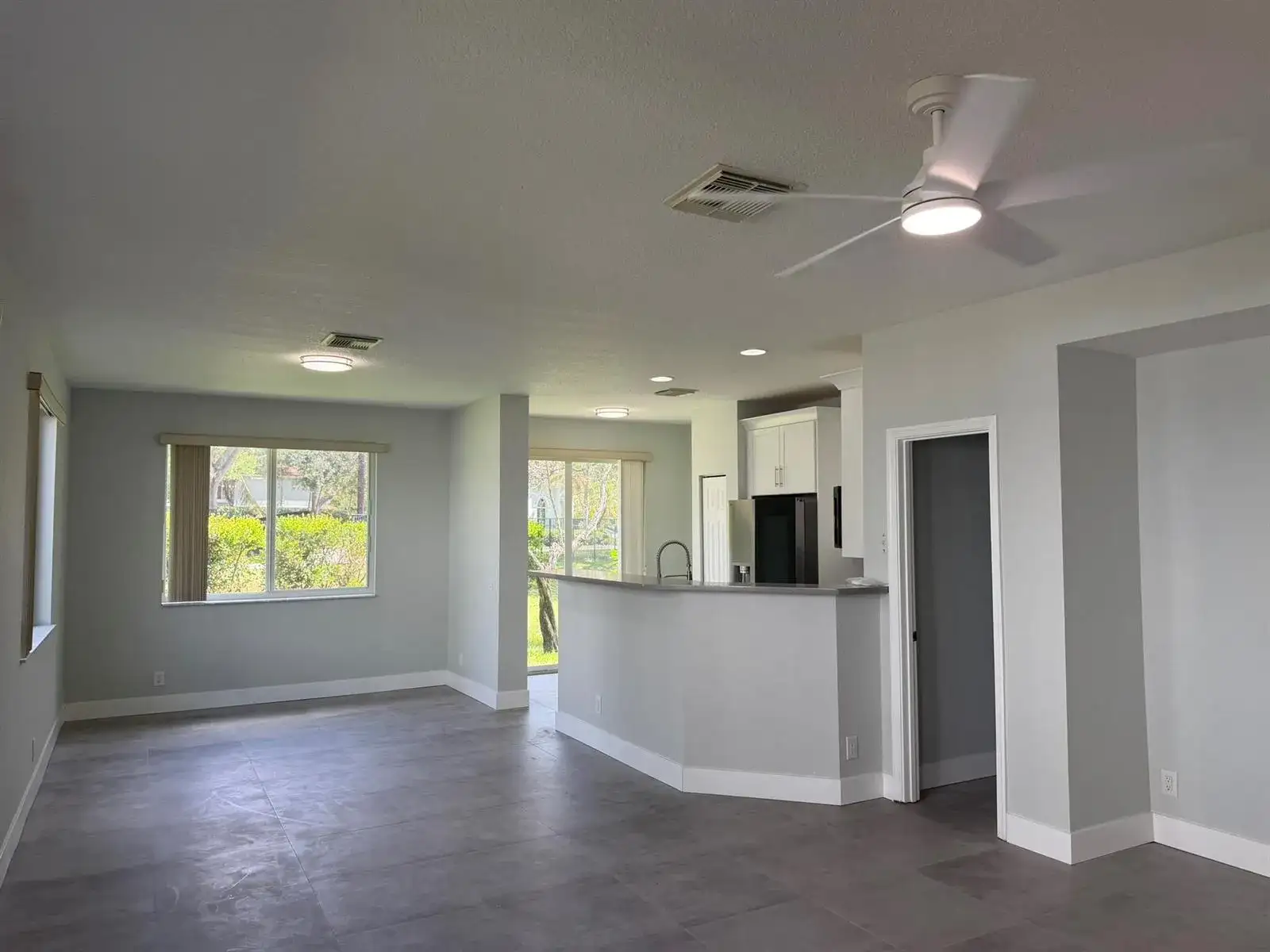 3251 LAUREL RIDGE Circle, Riviera Beach FL 33404 photo 4