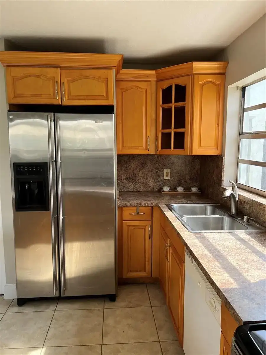 8265 NW 192nd Terrace, Hialeah FL 33015 photo 4