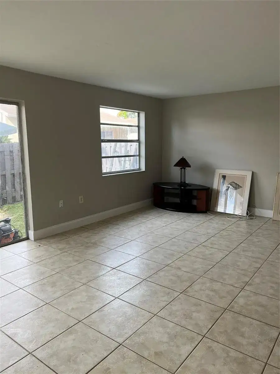 8265 NW 192nd Terrace, Hialeah FL 33015 photo 5