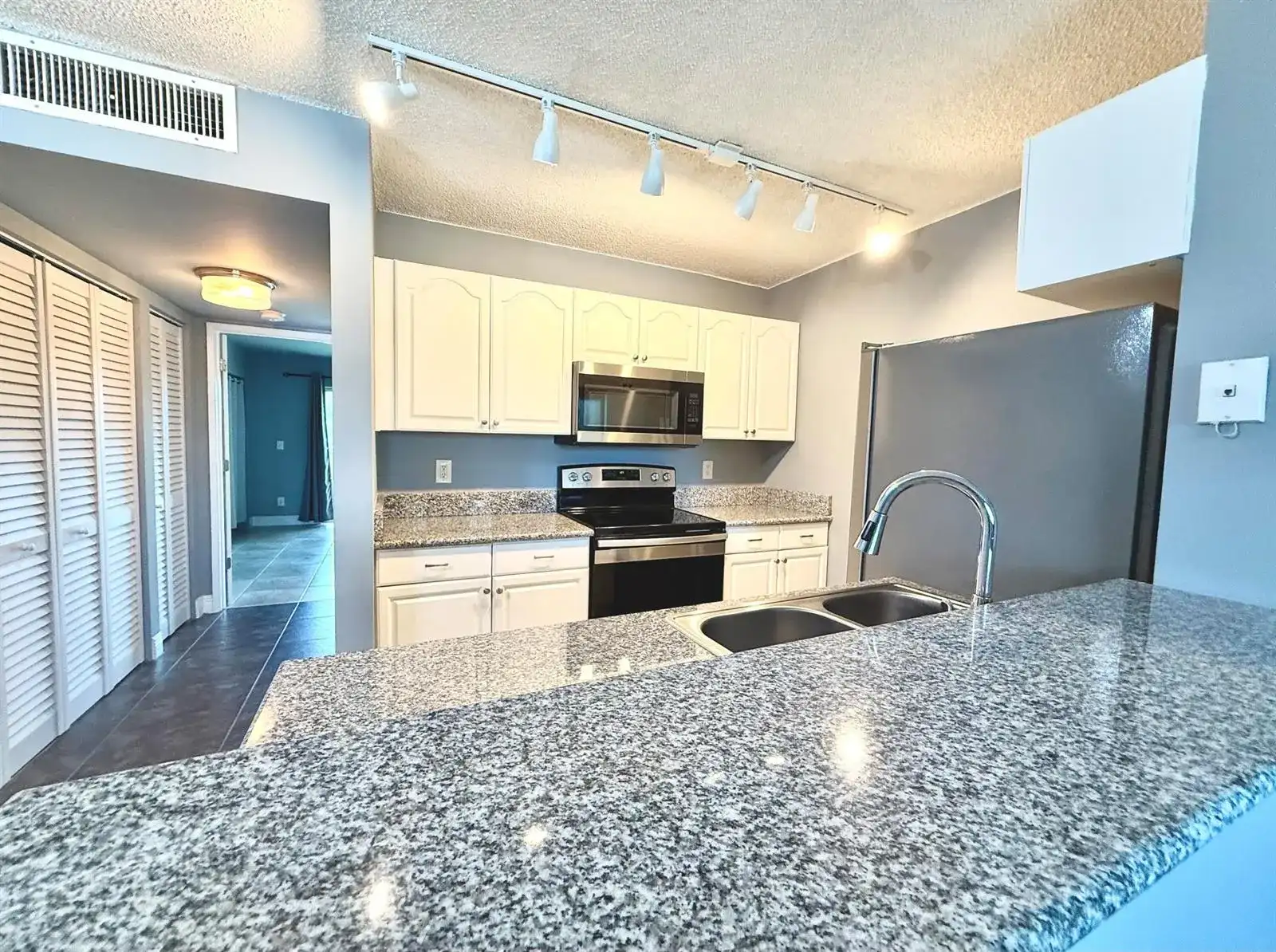 1625 Meadows Circle W, Boynton Beach FL 33436
