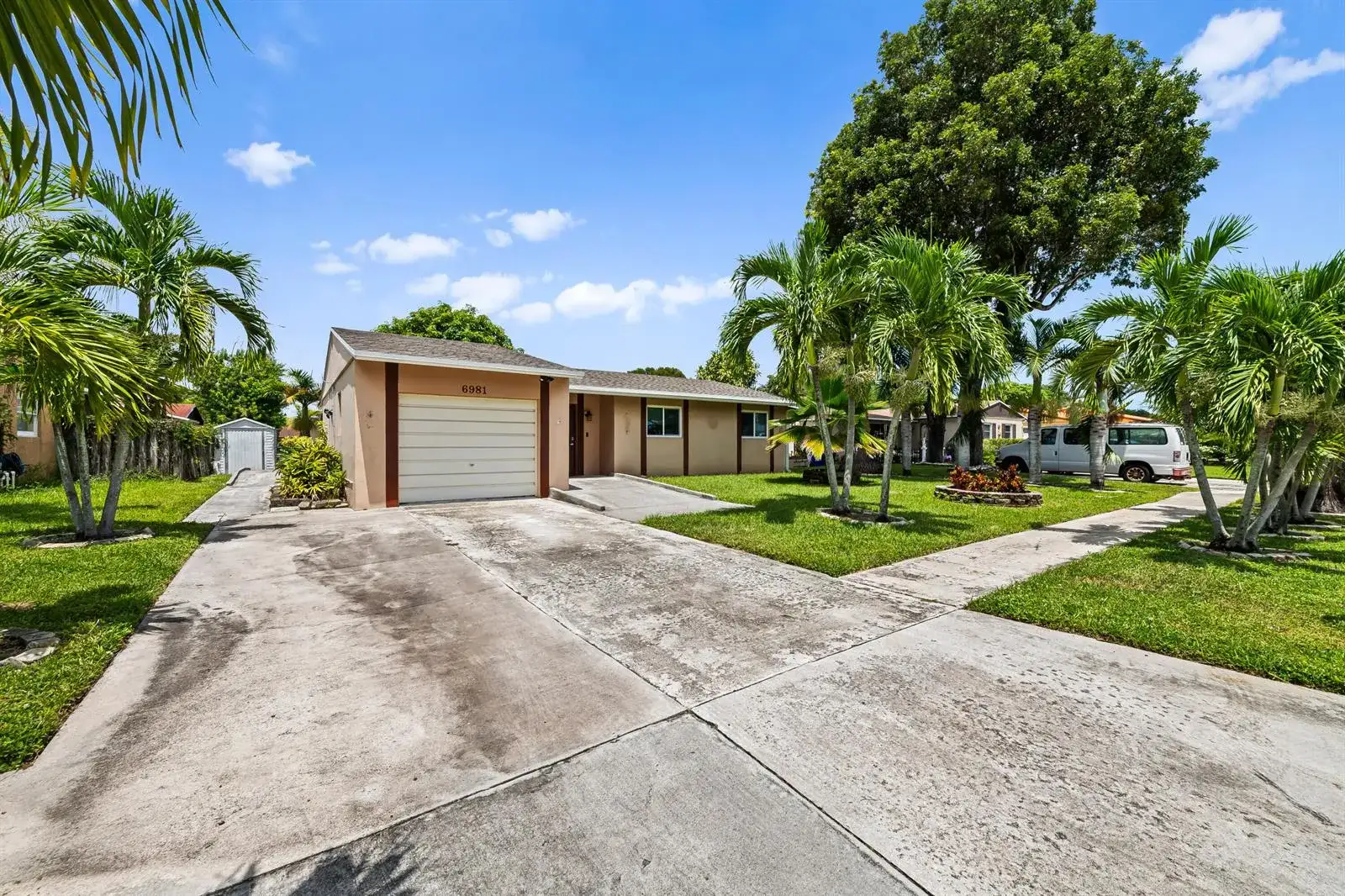 6981 SW 1ST Court, Margate FL 33068 photo 3