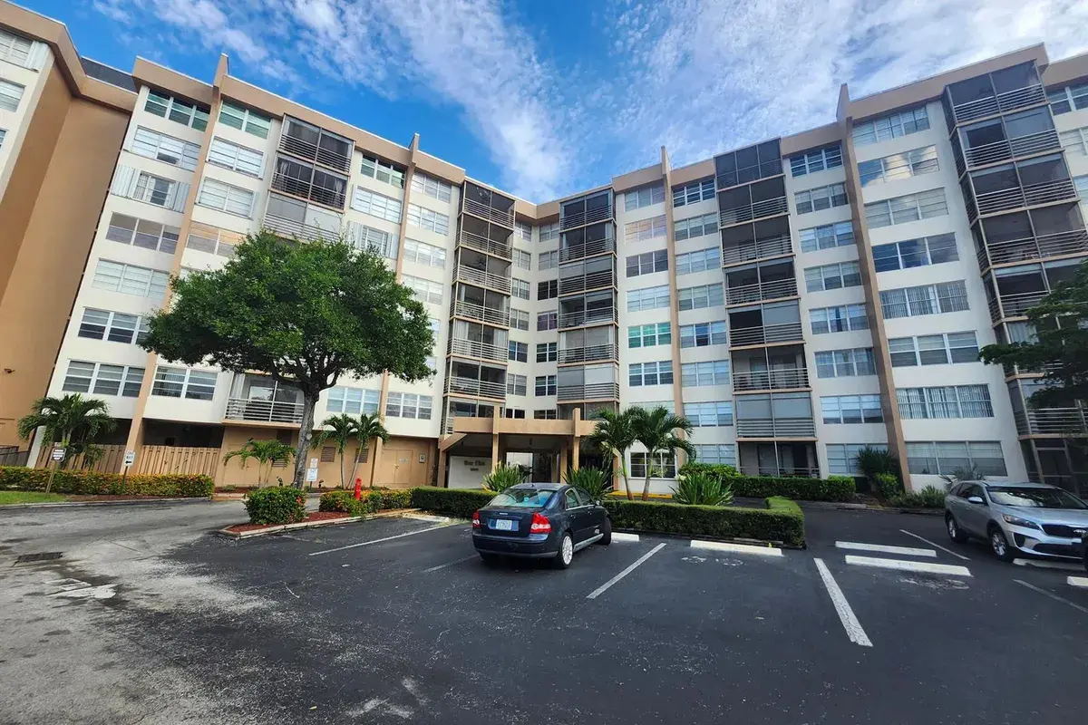 1000 St Charles Place # 305, Pembroke Pines FL 33026