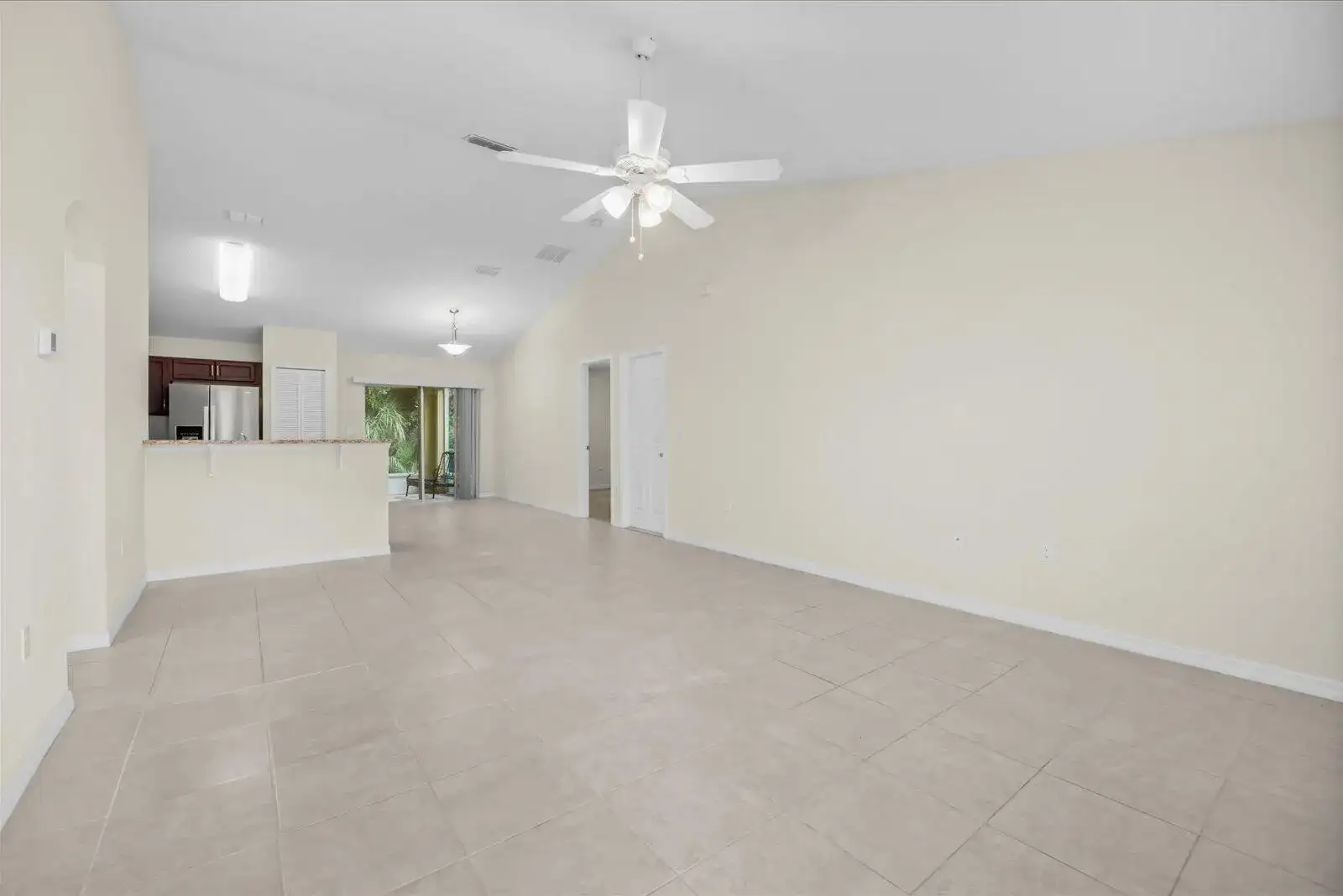 8736 98TH Court, Vero Beach FL 32967 photo 4