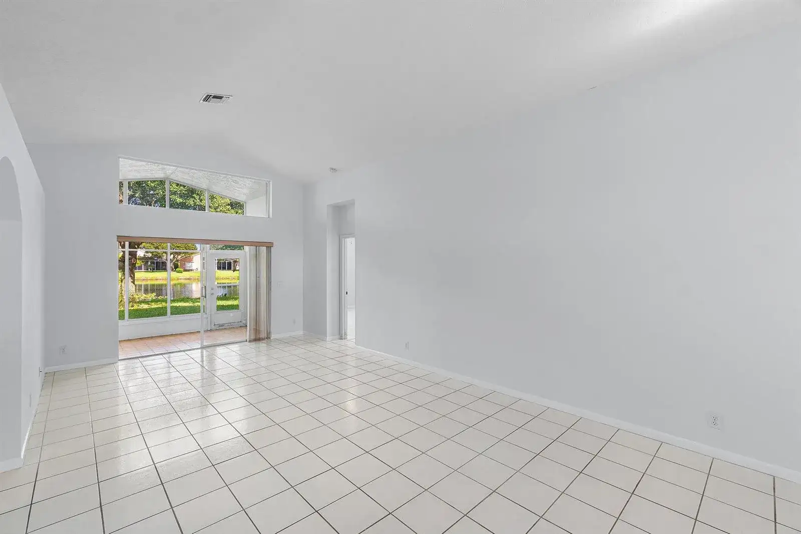 5737 Royal Club Drive, Boynton Beach FL 33437 photo 4