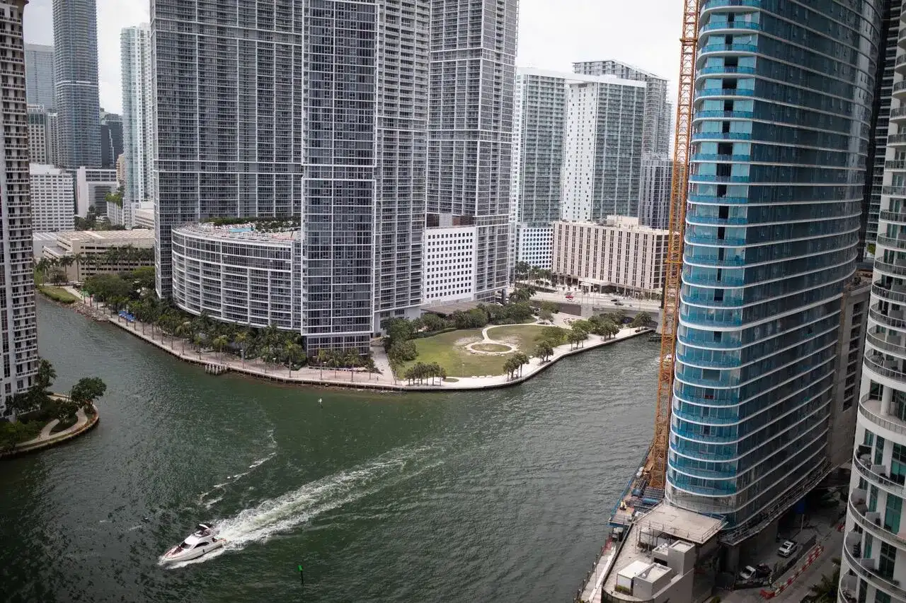 325 S Biscayne Boulevard # 2617, Miami FL 33131 photo 2
