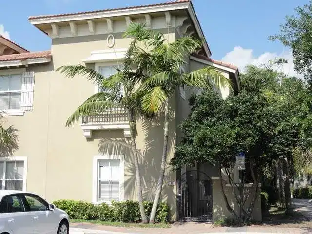 101 LAKE MONTEREY Circle # 101, Boynton Beach FL 33426