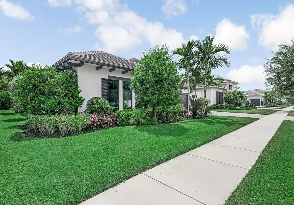 9228 Coral Isles Circle, Palm Beach Gardens FL 33412 photo 2