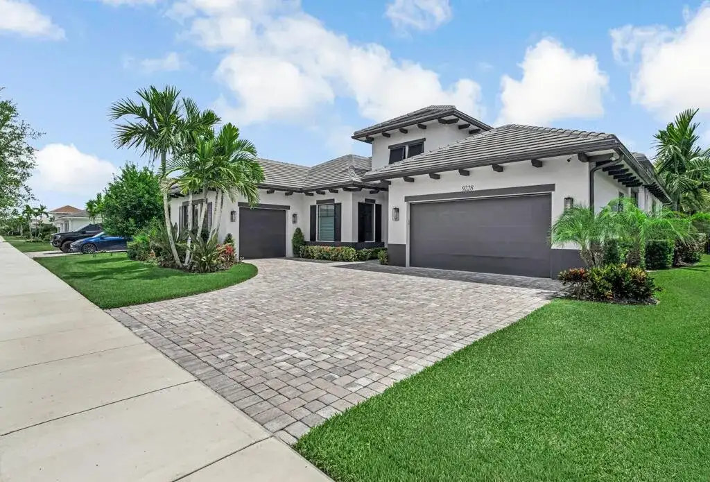 9228 Coral Isles Circle, Palm Beach Gardens FL 33412 photo 3