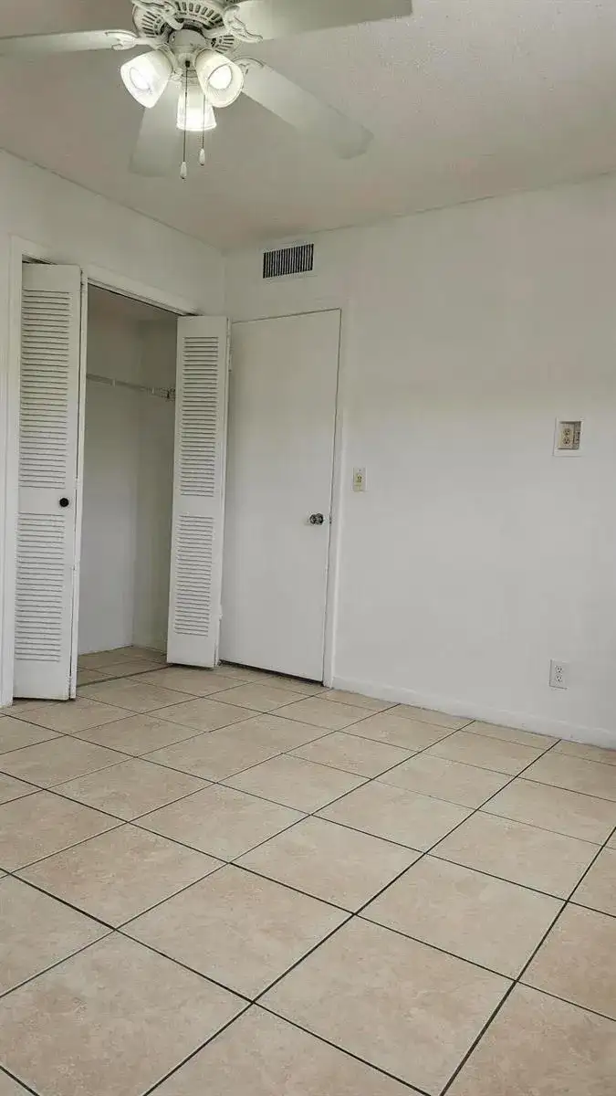 111 CLEVELAND Street # B9, FL 33461 photo 4
