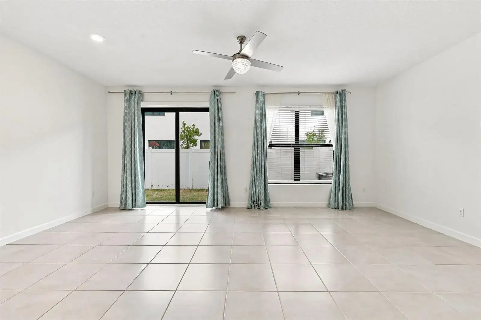 2011 Tamarind Drive, Riviera Beach FL 33410 photo 4