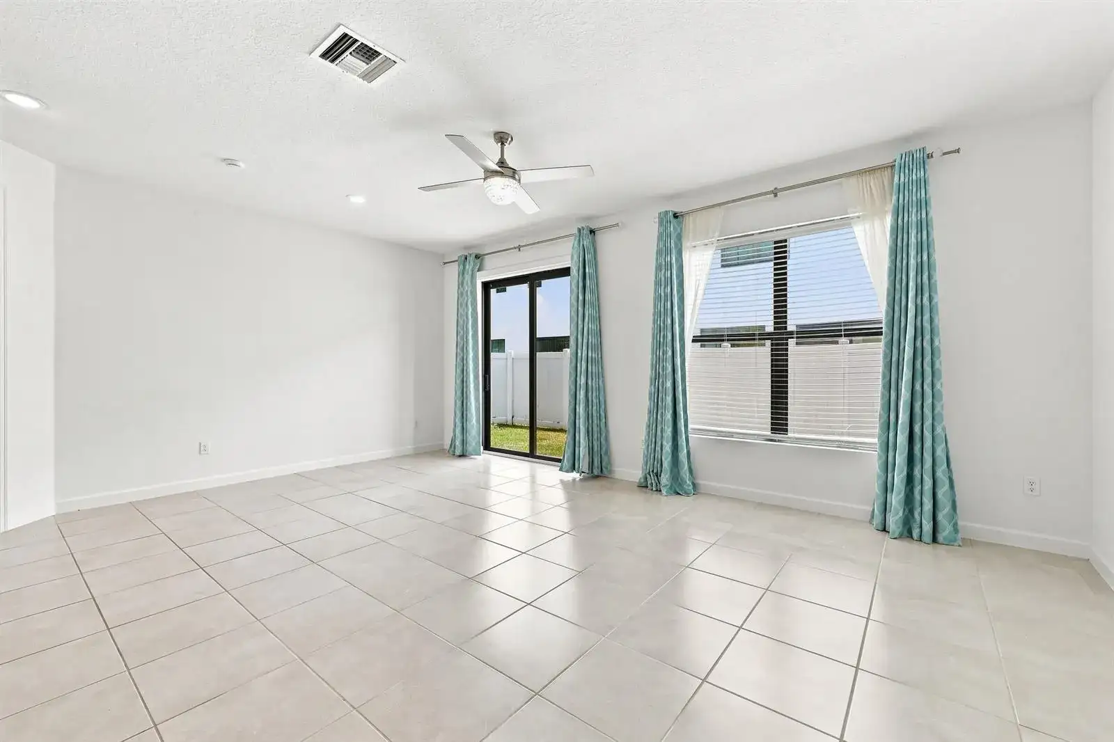 2011 Tamarind Drive, Riviera Beach FL 33410 photo 5