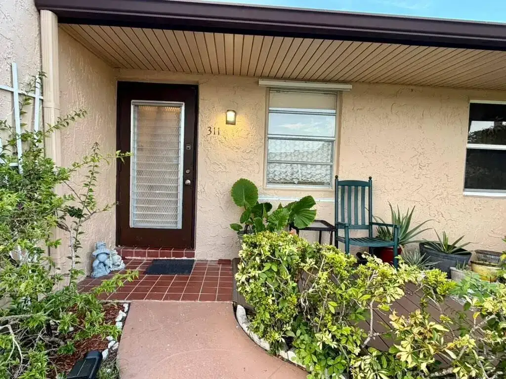 311 GOLDEN RIVER Drive, West Palm Beach FL 33411 photo 2