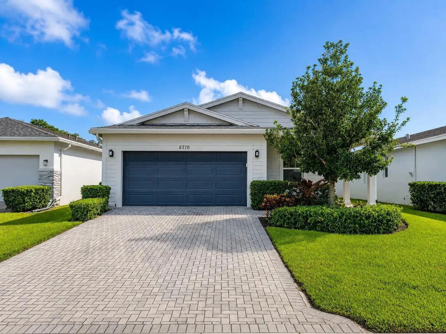 6710 POINTE OF WOODS Drive, West Palm Beach FL 33413