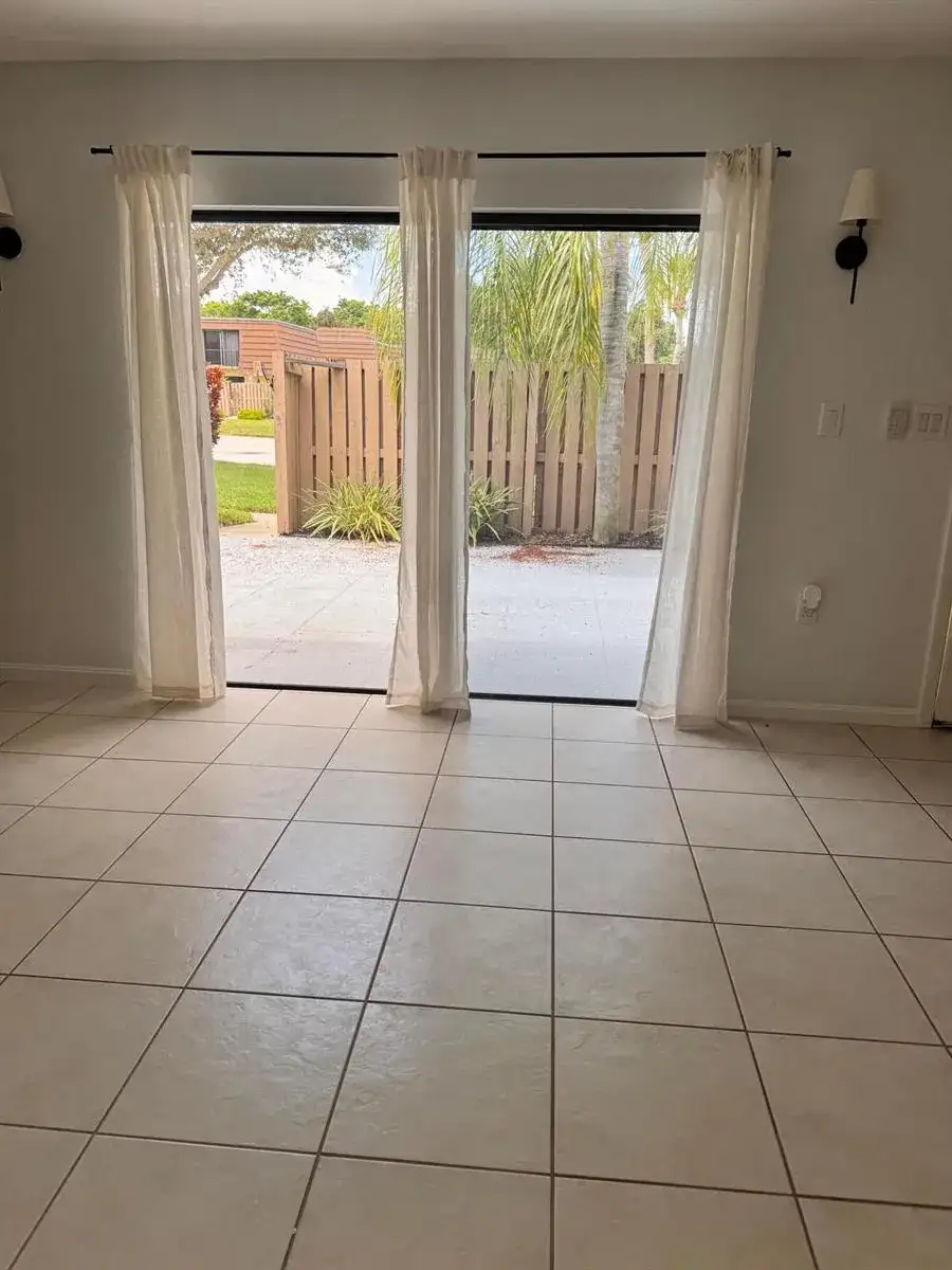 904 9TH Court, Palm Beach Gardens FL 33410 photo 2