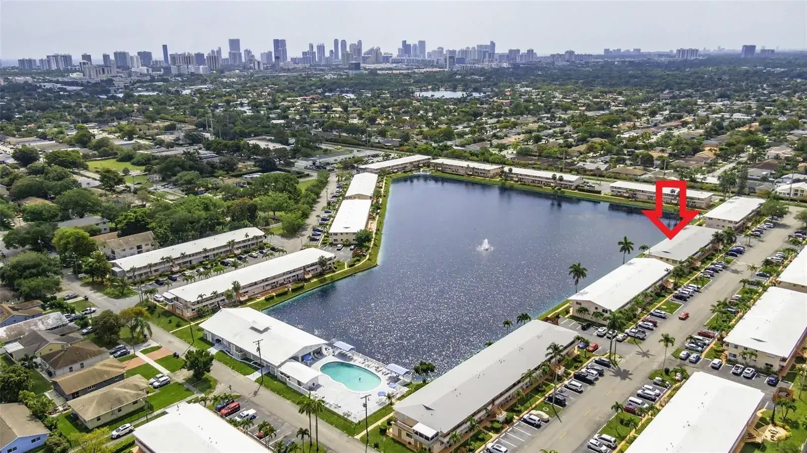 925 SW 11th Avenue Unit j17, Hallandale Beach FL 33009 photo 2