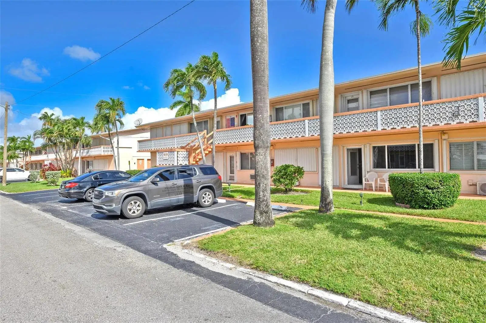 925 SW 11th Avenue Unit j17, Hallandale Beach FL 33009 photo 4