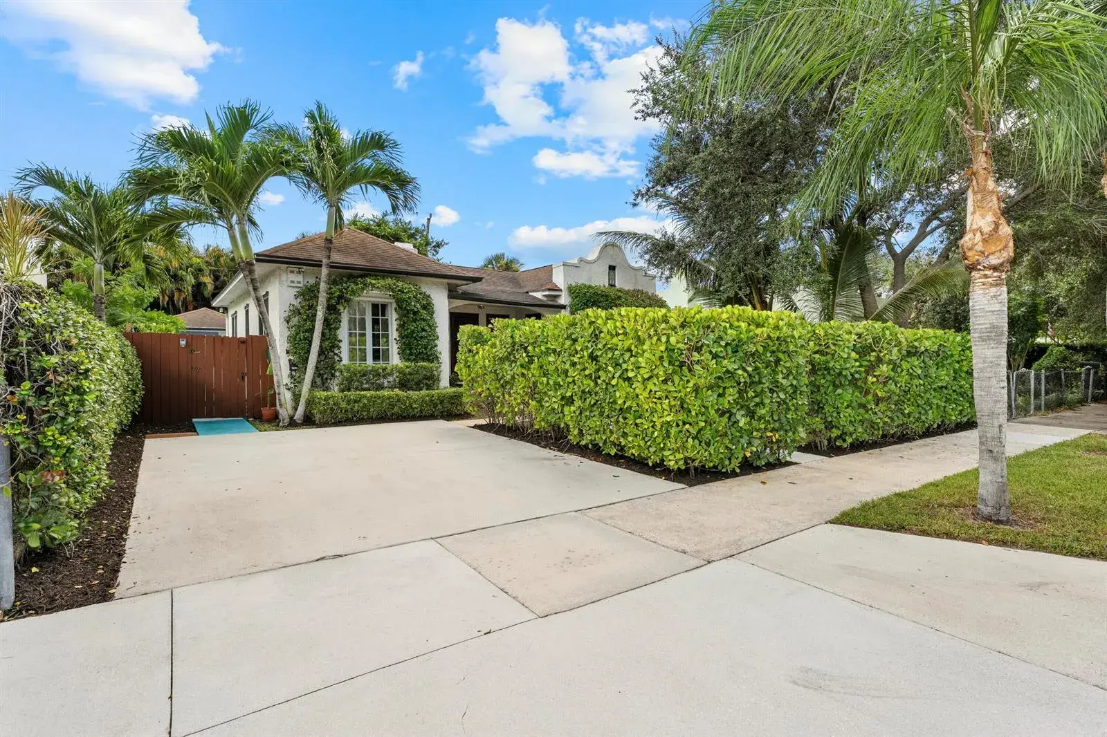 416 WESTWOOD Road, West Palm Beach FL 33401
