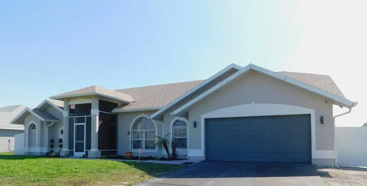 680 MANHATTAN Street E, Lehigh Acres FL 33974 photo 2