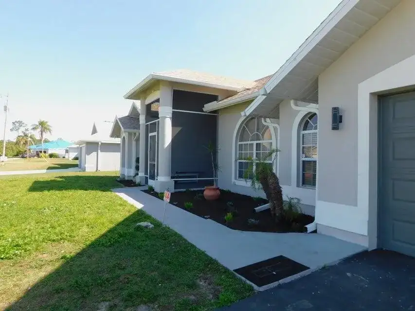 680 MANHATTAN Street E, Lehigh Acres FL 33974 photo 3