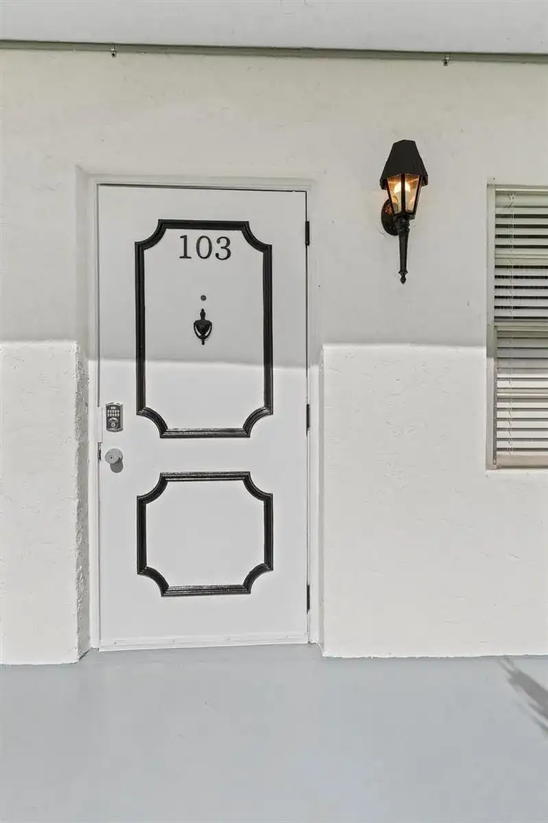 1127 S FEDERAL Highway # 103, FL 33460 photo 3