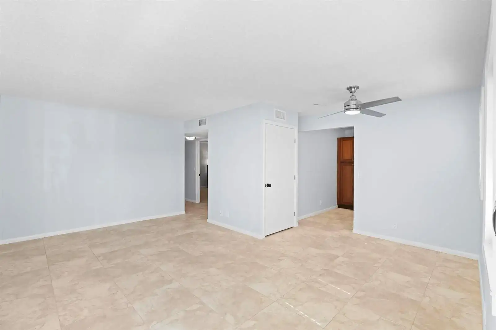 1127 S FEDERAL Highway # 103, FL 33460 photo 4