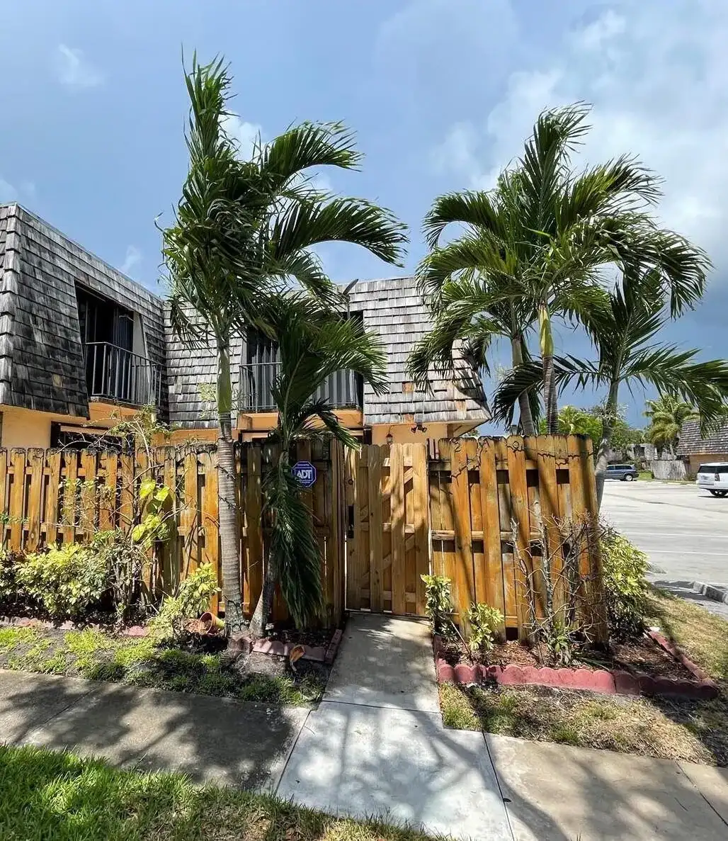 219 LAKE ARBOR Drive # 219, Palm Springs FL 33461