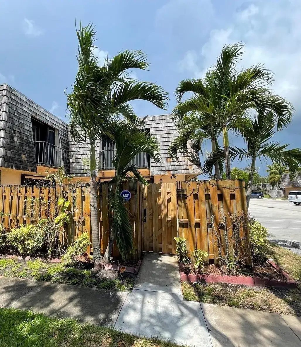 219 LAKE ARBOR Drive # 219, Palm Springs FL 33461