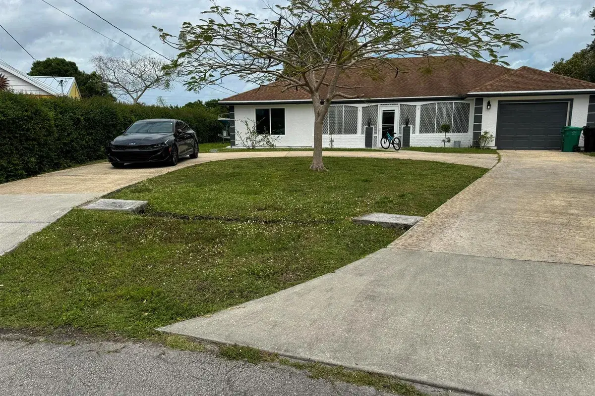 1691 SE Goucho Avenue, Port St. Lucie FL 34952
