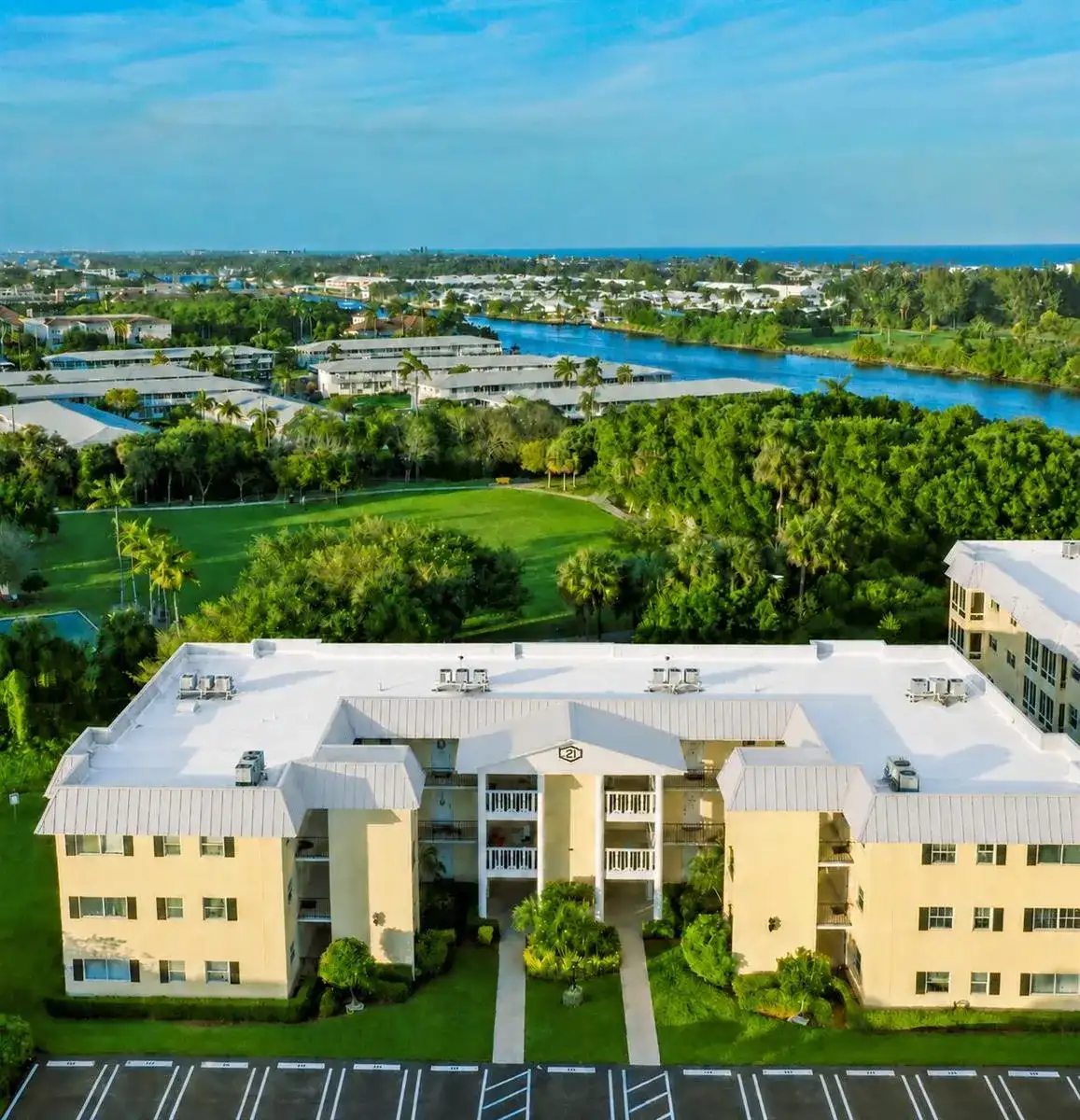 21 COLONIAL CLUB Drive # 303, Boynton Beach FL 33435 photo 2